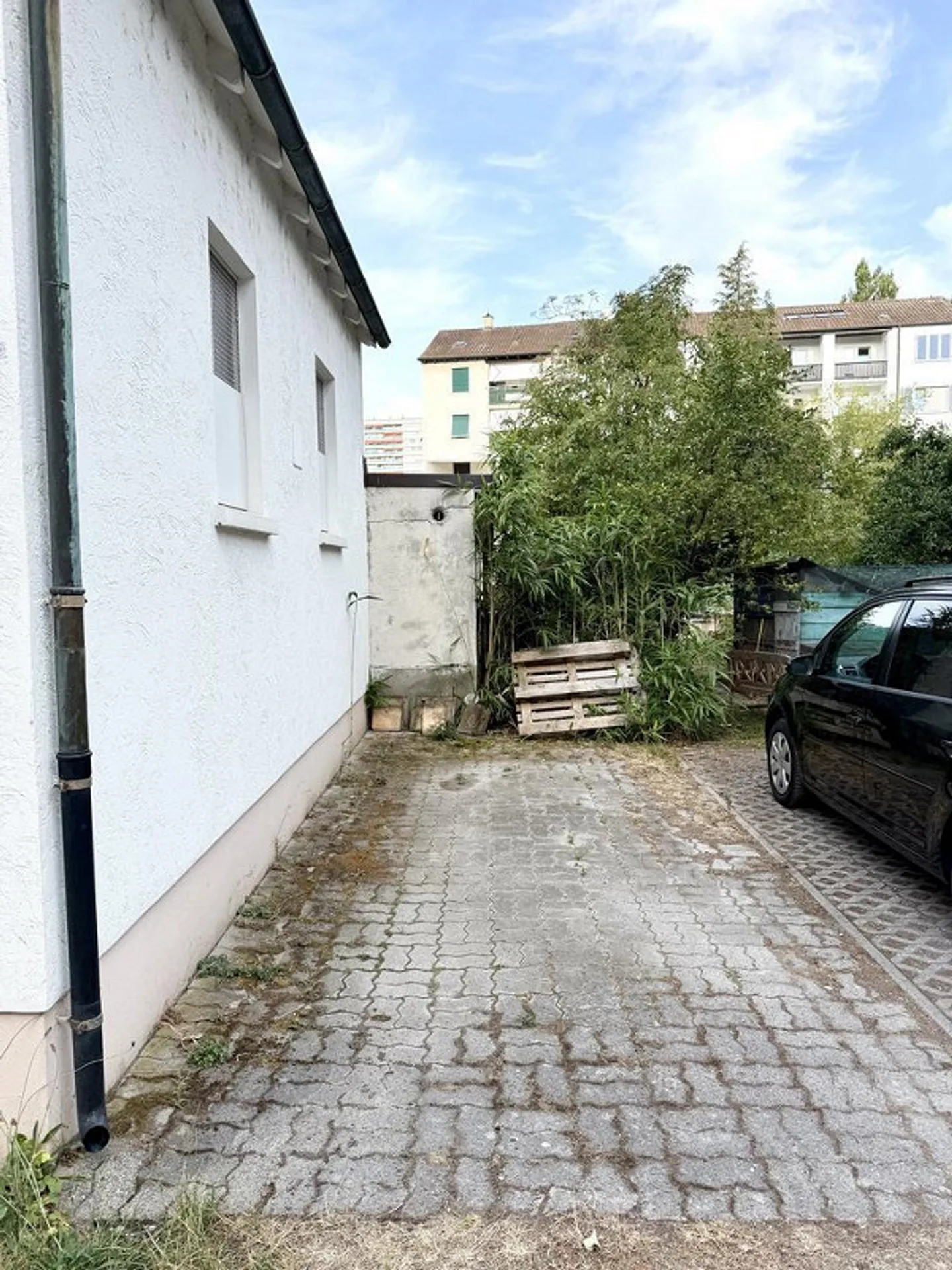 Outdoor parking space for rent - Photo 1 of 2