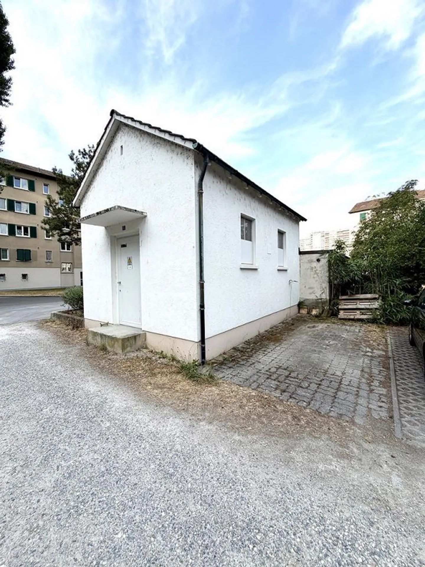 Outdoor parking space for rent - Photo 2 of 2