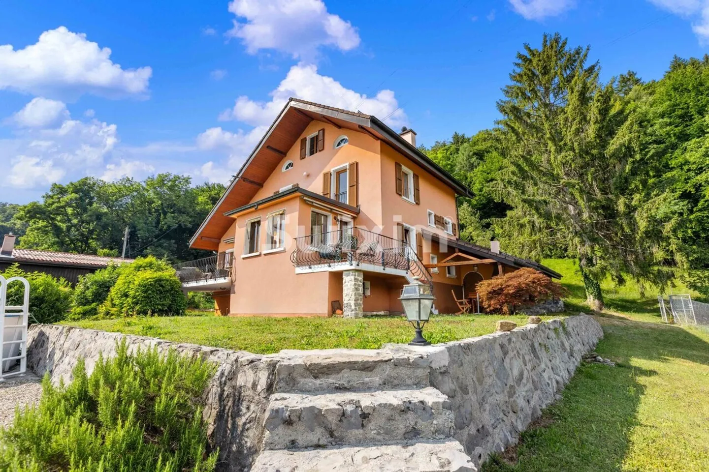 Charming Detached Villa with Lake View - Photo 1 of 10