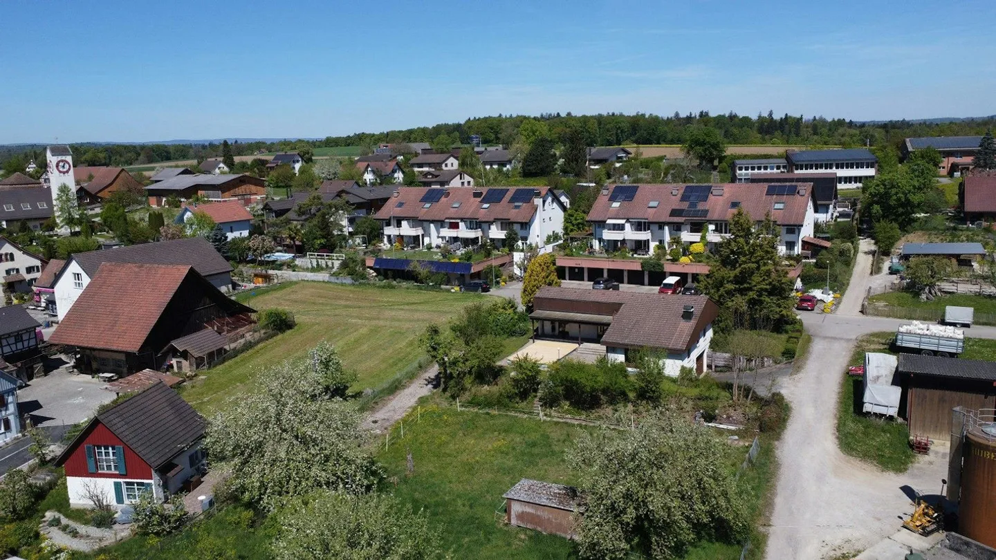 Casa unifamiliare indipendente in stile bungalow su ampio terreno - Foto 1 di 13