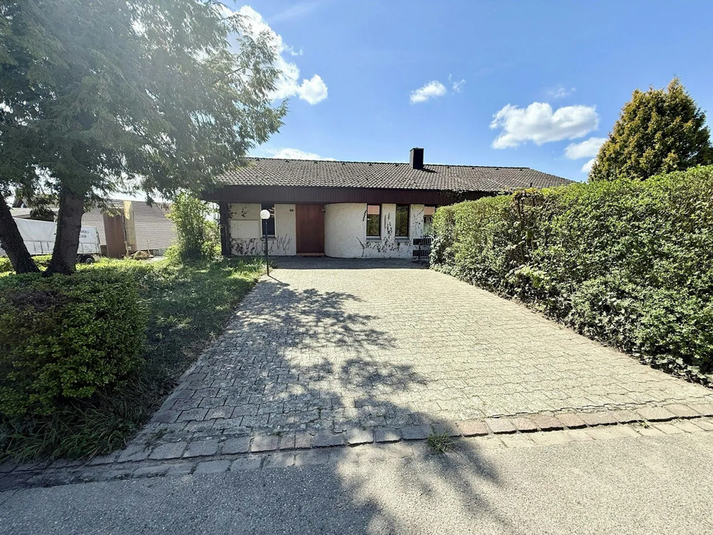 Casa unifamiliare indipendente in stile bungalow su ampio terreno - Foto 4 di 13