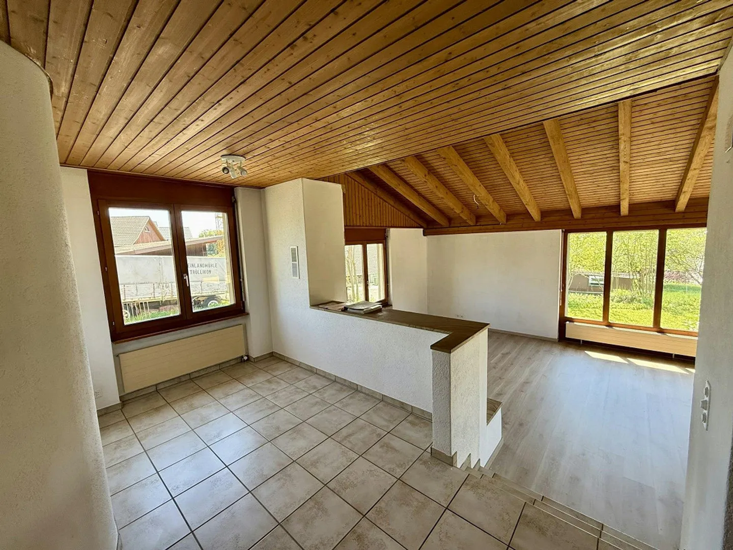 Casa unifamiliare indipendente in stile bungalow su ampio terreno - Foto 5 di 13