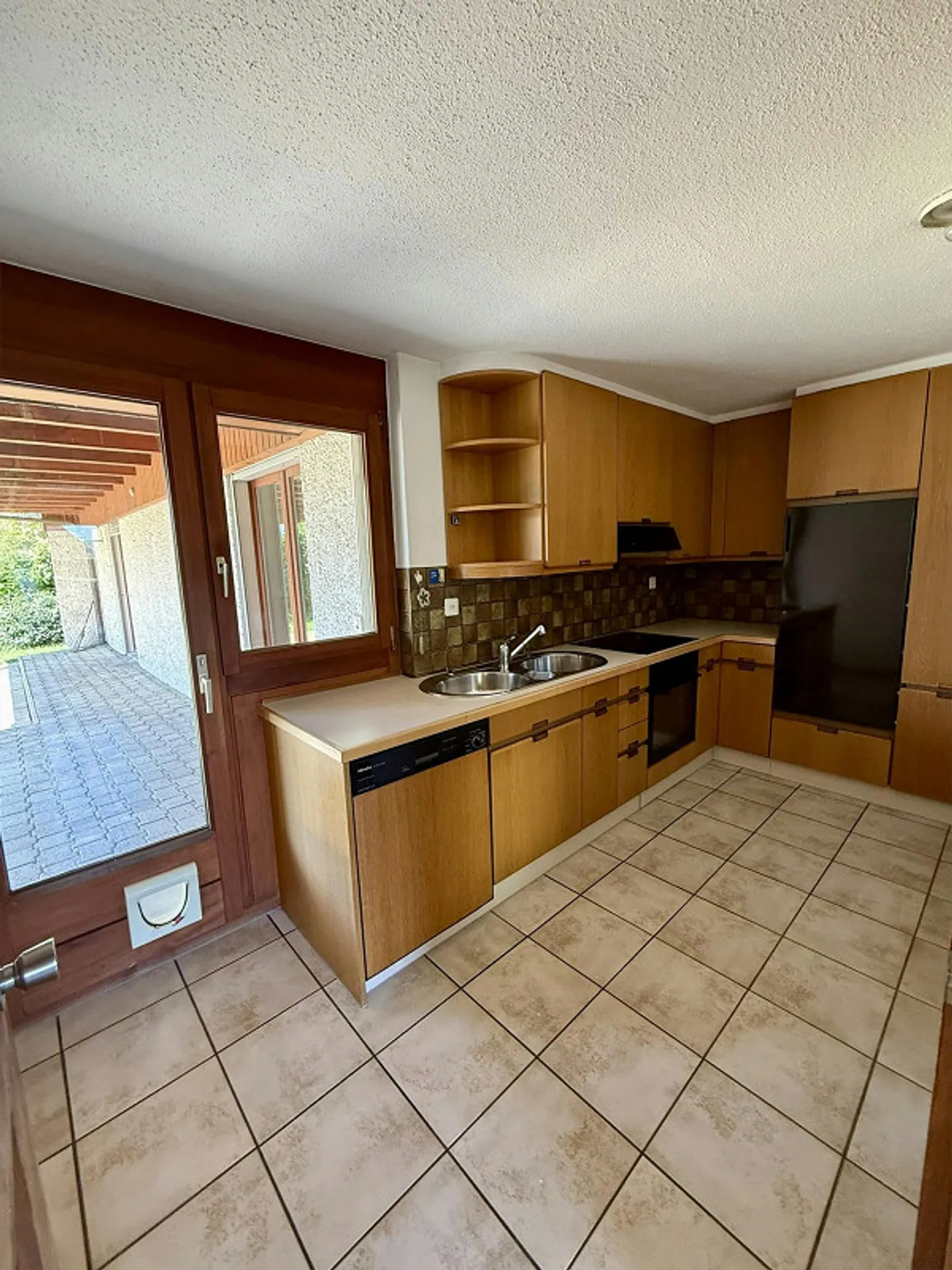 Casa unifamiliare indipendente in stile bungalow su ampio terreno - Foto 8 di 13