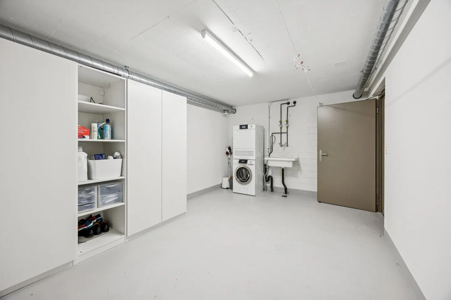 Exclusive climate comfort penthouse apartment with 220 m2 of space to dream! - Photo 6 of 29