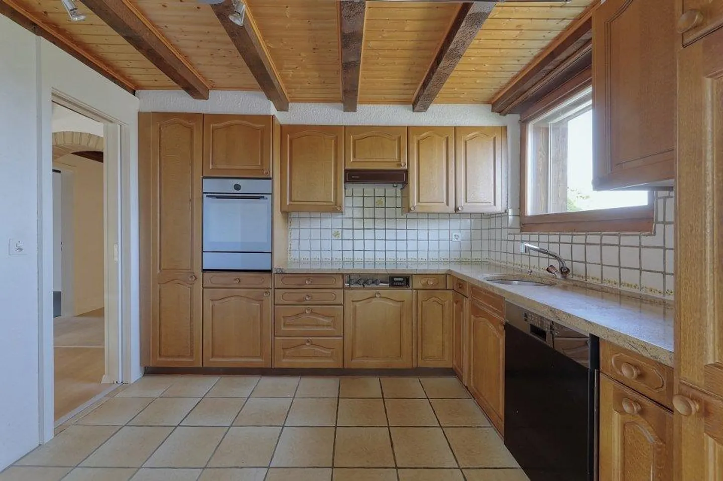 Maison individuelle de 5 pièces avec possibilités d'aménagement et jardin - Photo 5 sur 13