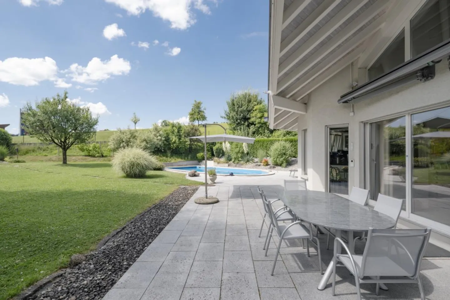 Grande maison familiale avec piscine, jardin et bien-être - Photo 2 sur 6