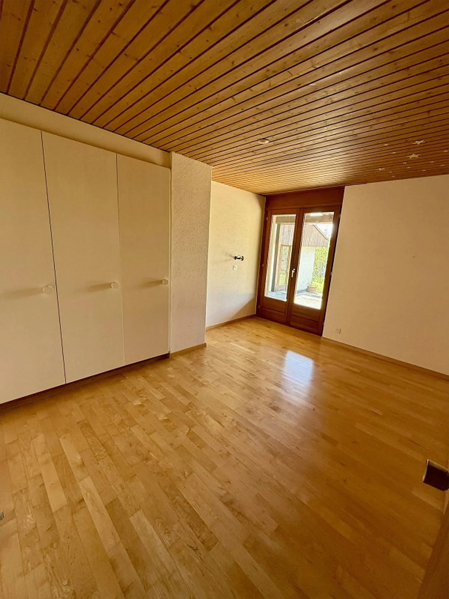 Casa unifamiliare indipendente in stile bungalow su ampio terreno - Foto 10 di 13