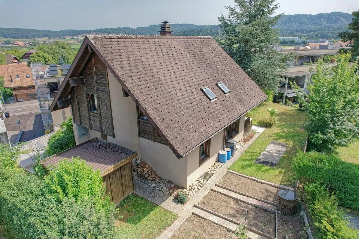 Maison individuelle de 5 pièces avec possibilités d'aménagement et jardin - Photo 13 sur 13