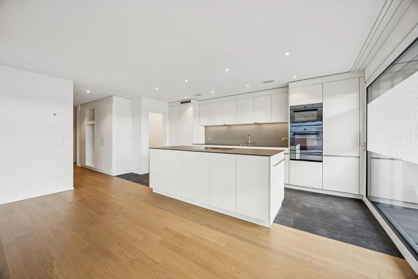 Exclusive climate comfort penthouse apartment with 220 m2 of space to dream! - Photo 8 of 29