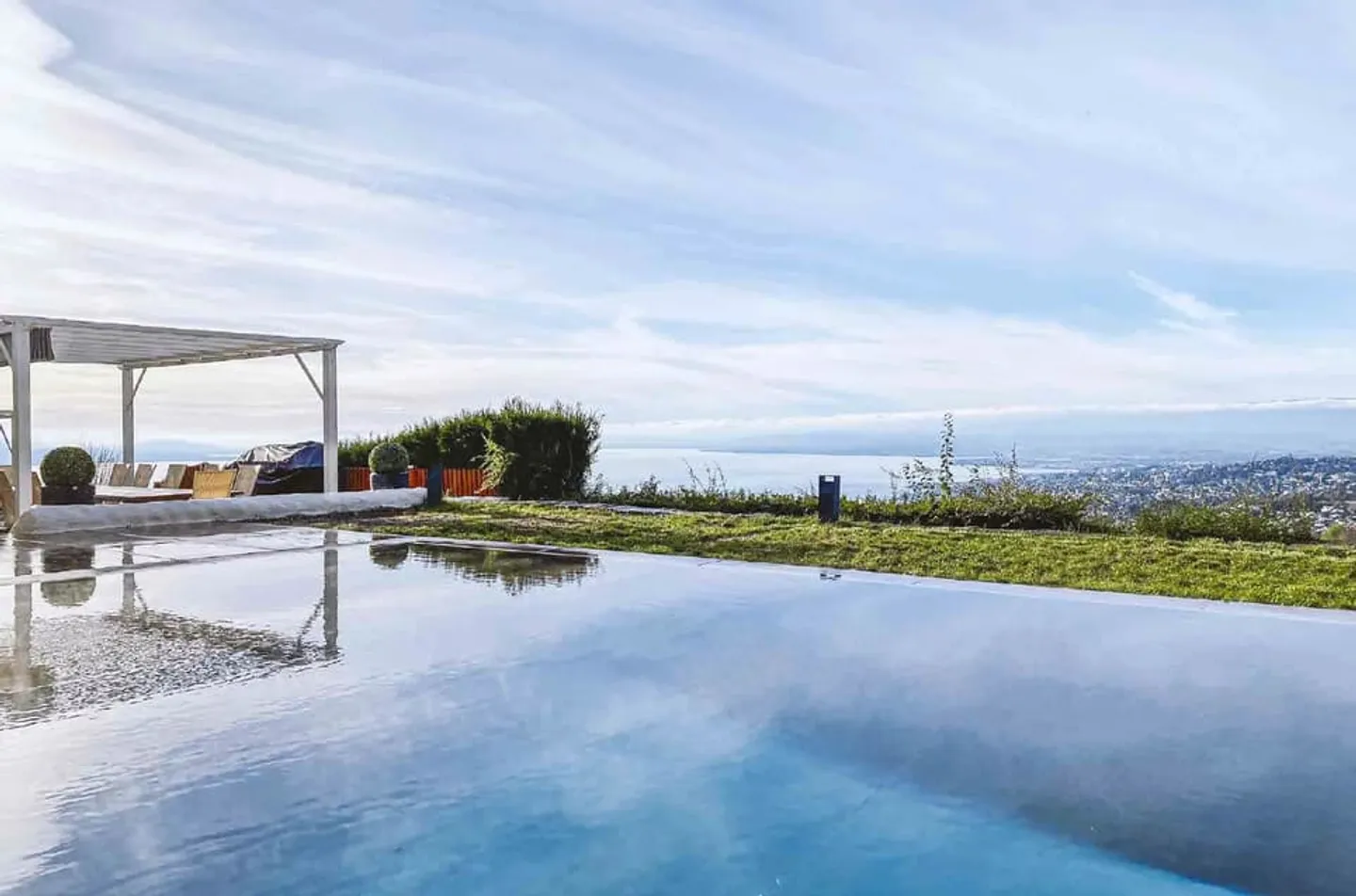 Aussergewöhnliches Haus mit Seeblick - Foto 2 von 13