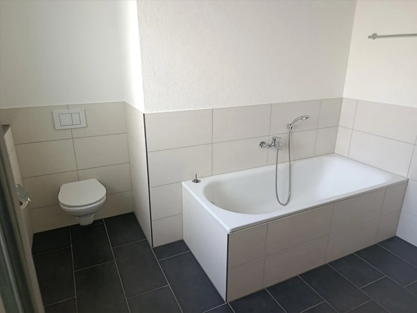 Living in a central location - Photo 4 of 5