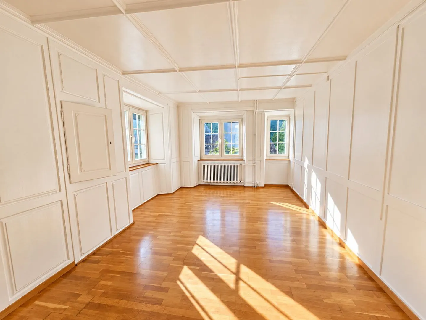 Appartement ancien de 2,5 pièces élégant à Mollis - Photo 2 sur 11
