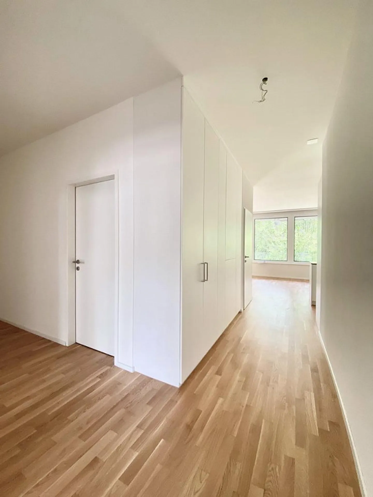 Light, Location, Quality of Life - Modern Apartment Near Train Station - Photo 7 of 8