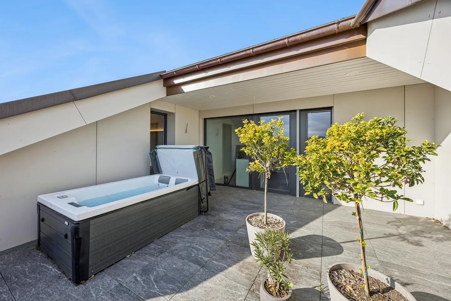 Exclusive climate comfort penthouse apartment with 220 m2 of space to dream! - Photo 28 of 29