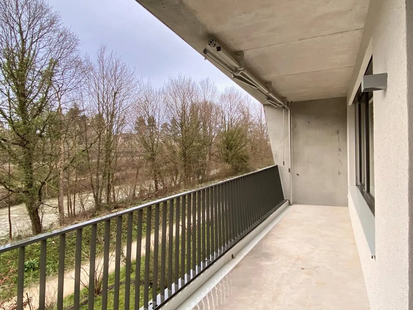 Light, Location, Quality of Life - Modern Apartment Near Train Station - Photo 8 of 8