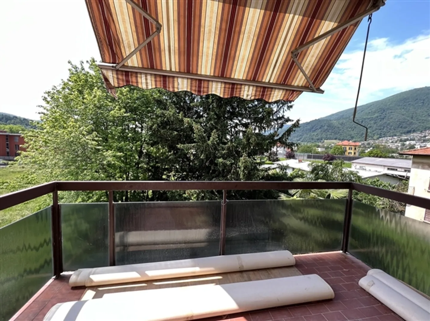 RENOVATED 3.5-ROOM APARTMENT - Photo 5 of 12