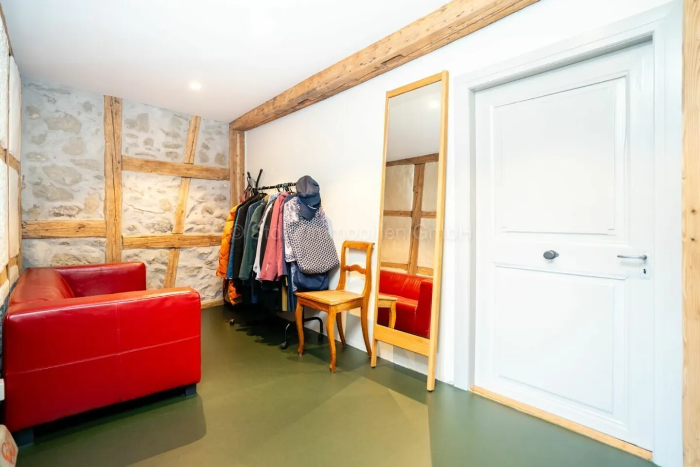Fully Renovated 6.5-Room Middle House with Historic Character in Oberwinterthur - Photo 8 of 31