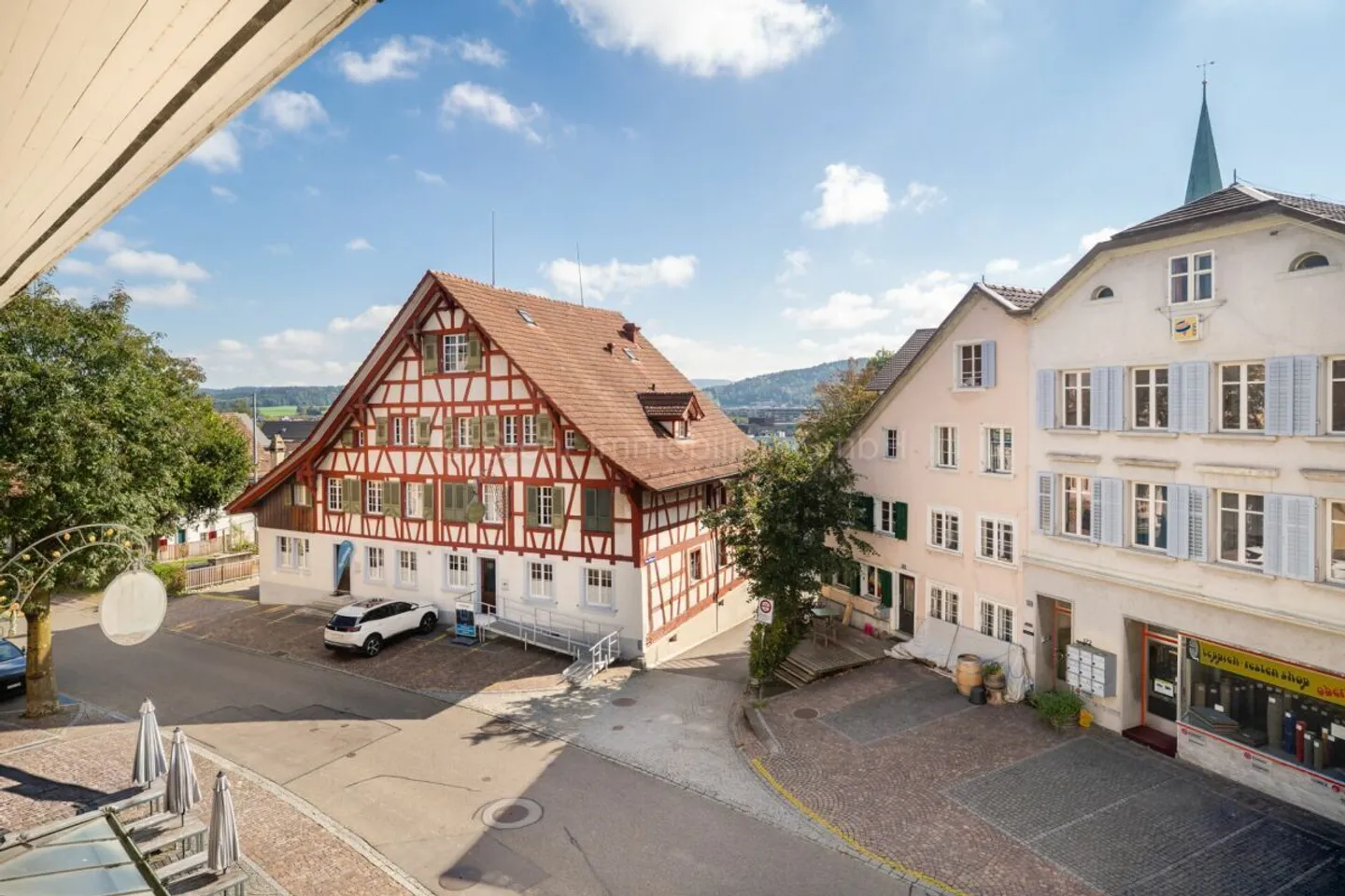 Fully Renovated 6.5-Room Middle House with Historic Character in Oberwinterthur - Photo 15 of 31