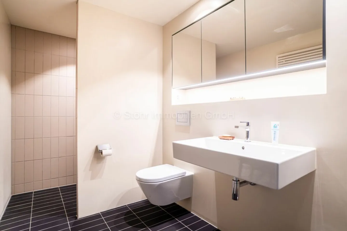 Fully Renovated 6.5-Room Middle House with Historic Character in Oberwinterthur - Photo 10 of 31