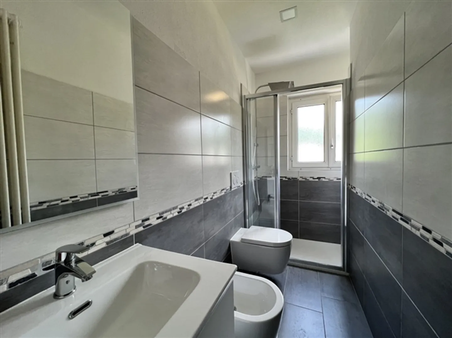 RENOVATED 3.5-ROOM APARTMENT - Photo 7 of 12