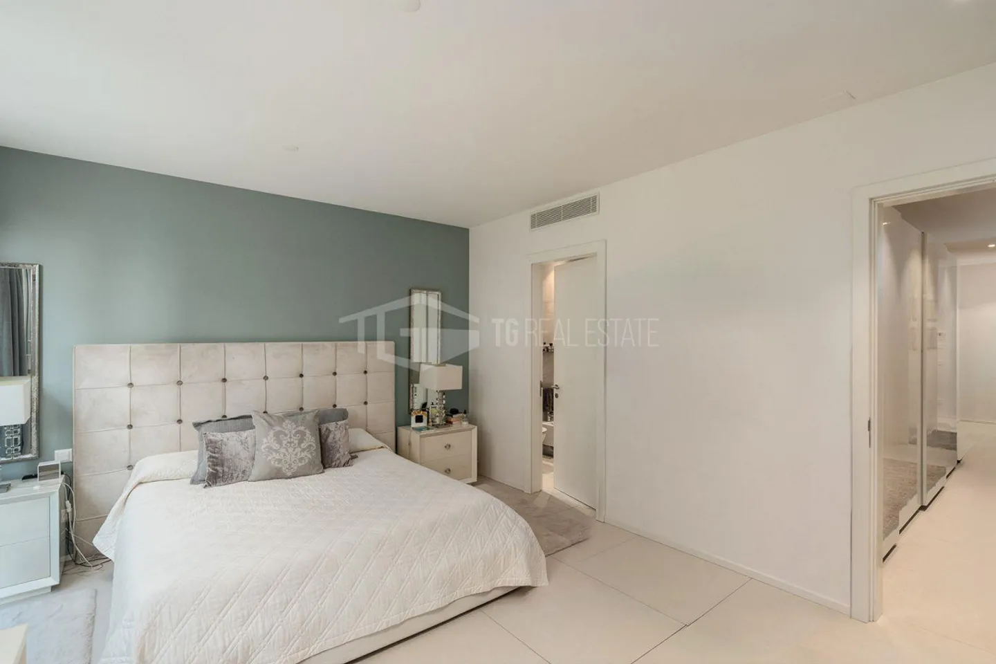 SPLENDID TRIPLEX WITH PLEASANT PRIVACY - Photo 4 of 15