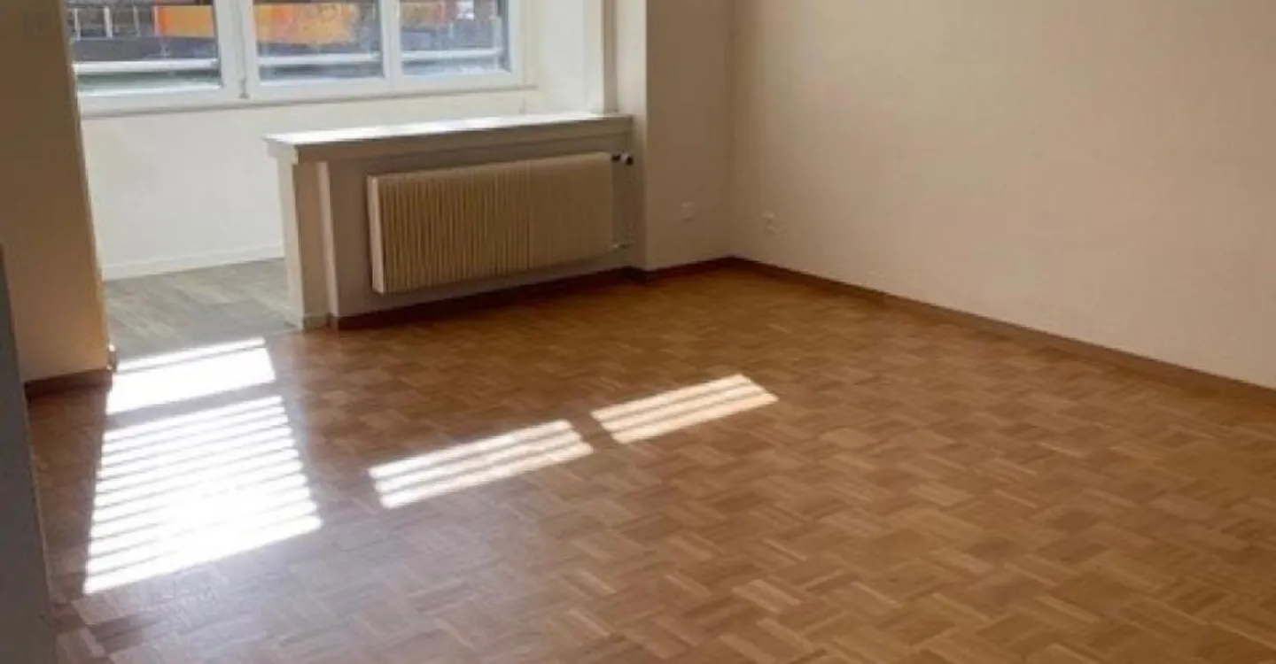 Familienwohnung mit geschlossenem Balkon! - Foto 3 von 9