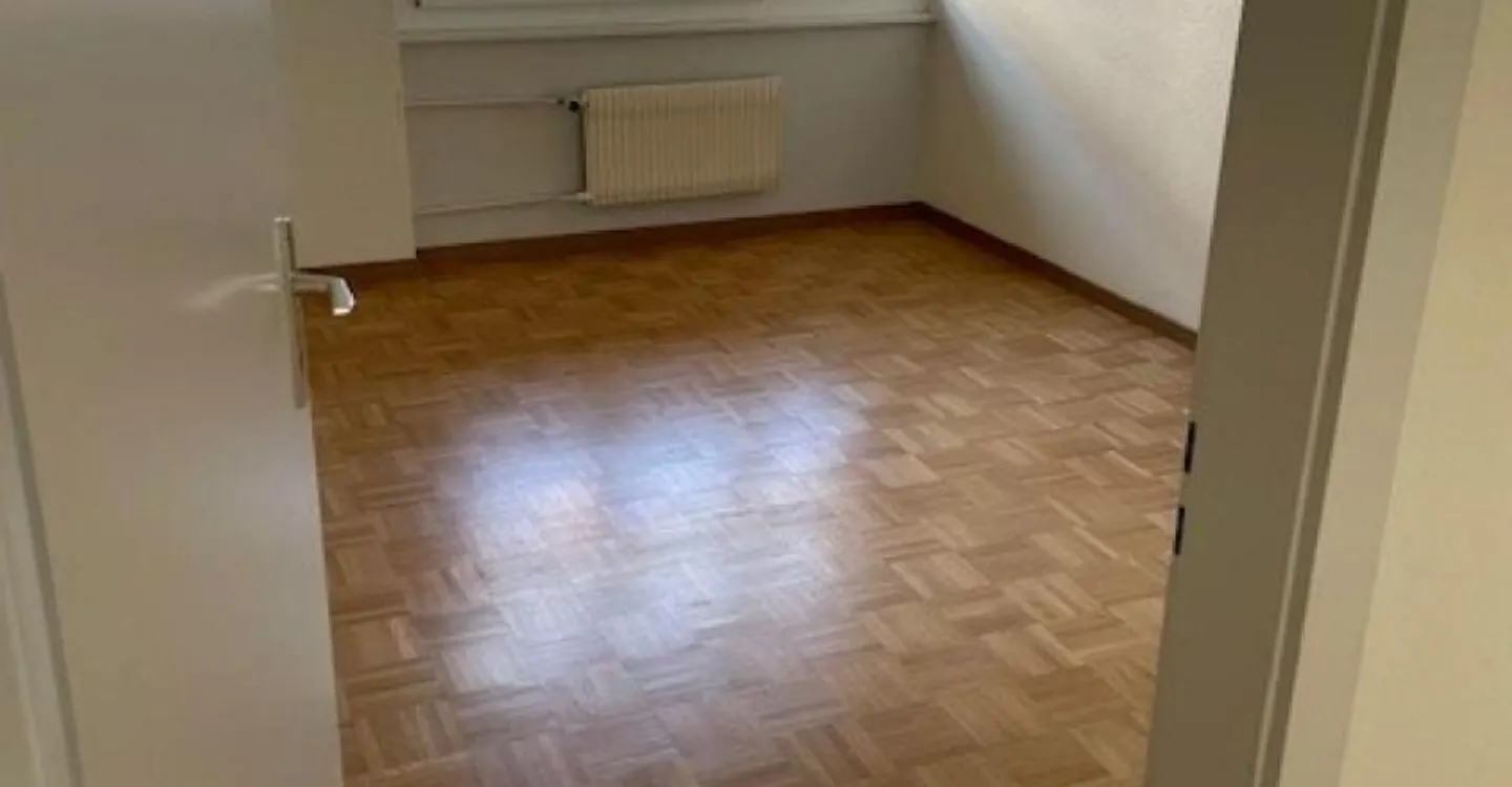Familienwohnung mit geschlossenem Balkon! - Foto 4 von 9