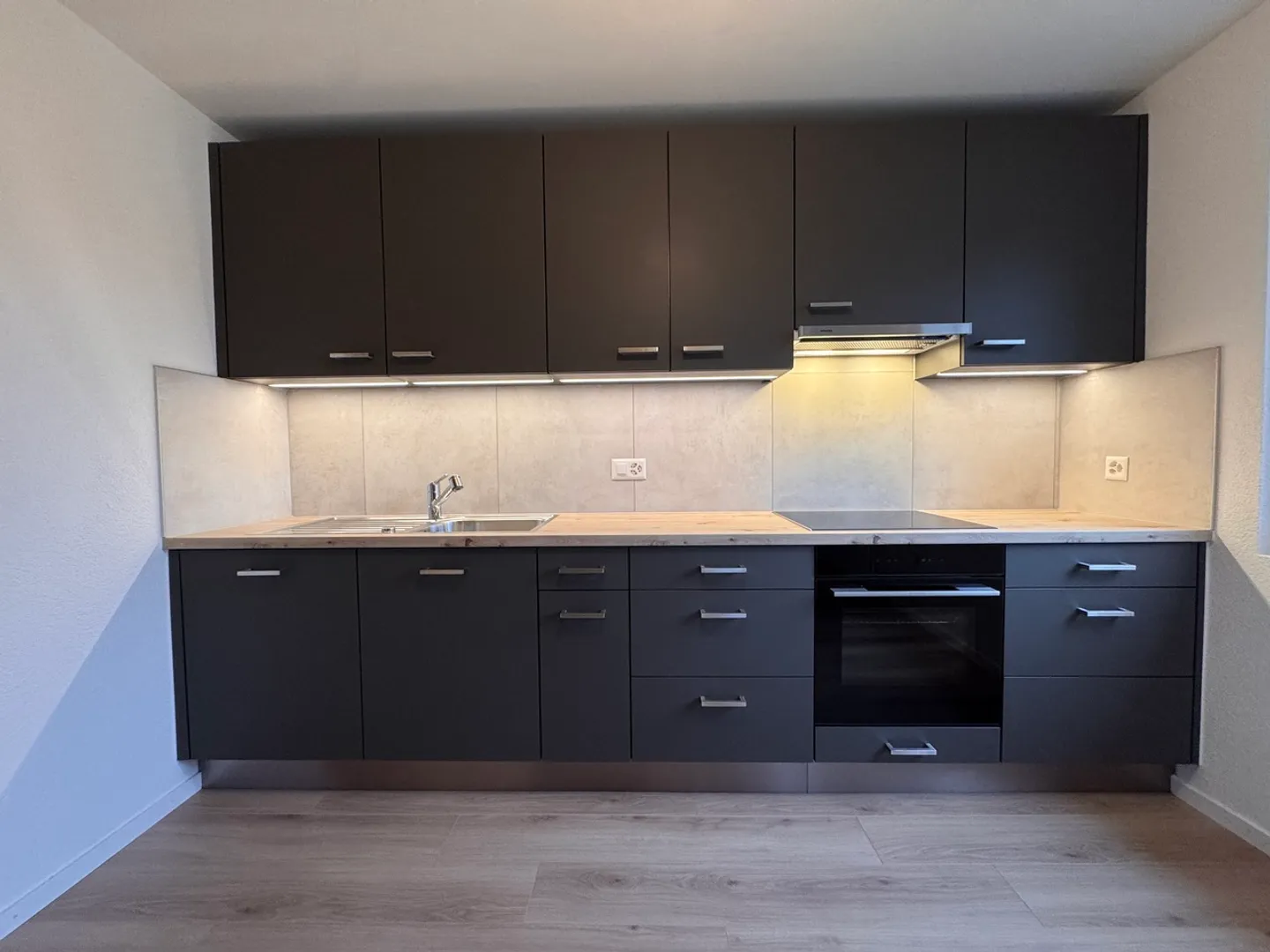 Superbe 3.5 pièces entièrement rénové dans une villa avec jardin - Photo 5 sur 10