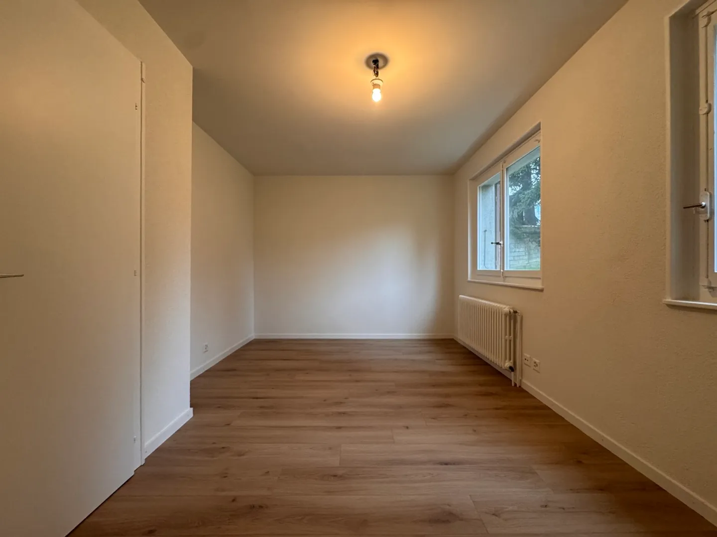 Superbe 3.5 pièces entièrement rénové dans une villa avec jardin - Photo 6 sur 10