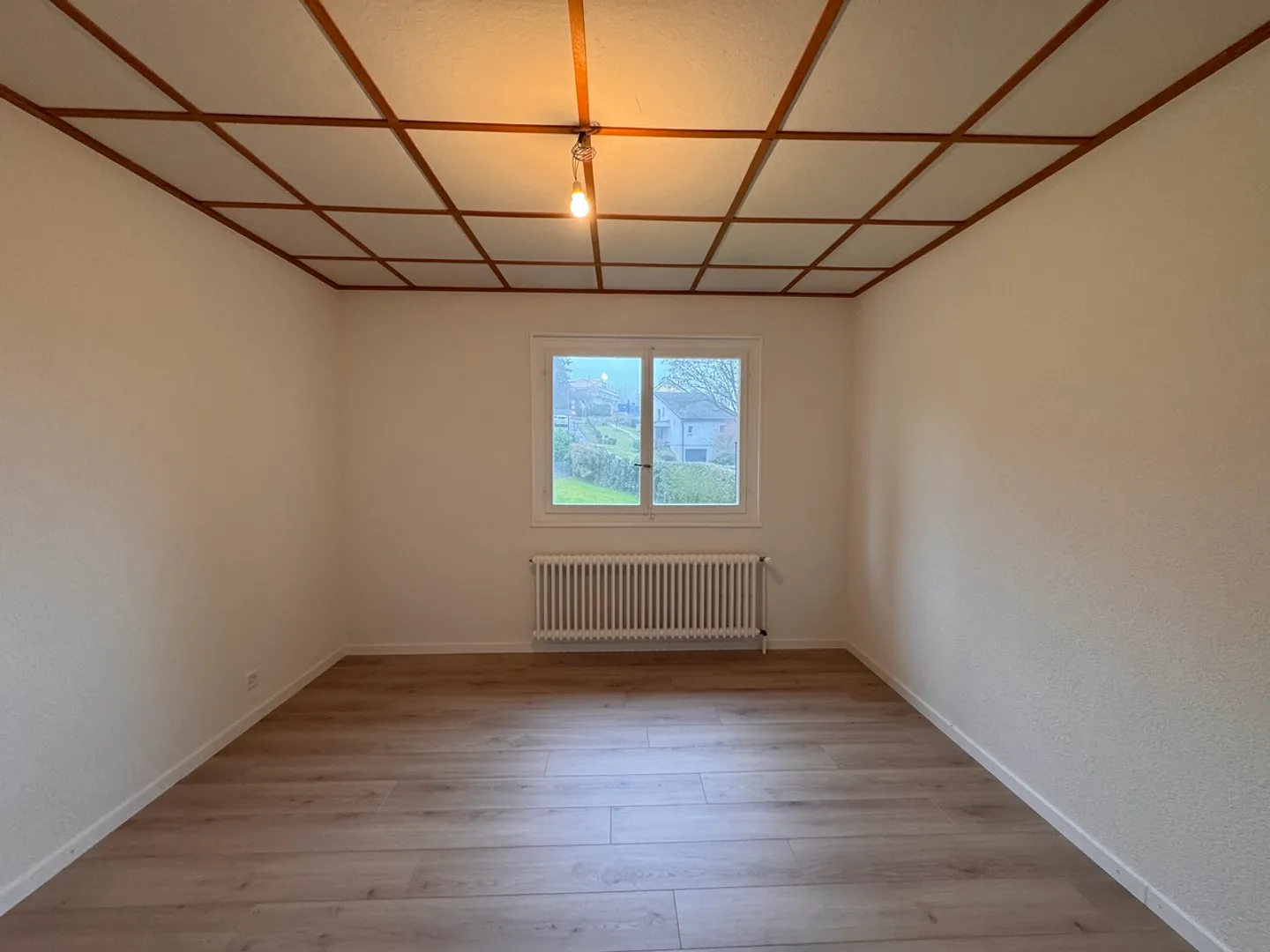 Superbe 3.5 pièces entièrement rénové dans une villa avec jardin - Photo 7 sur 10