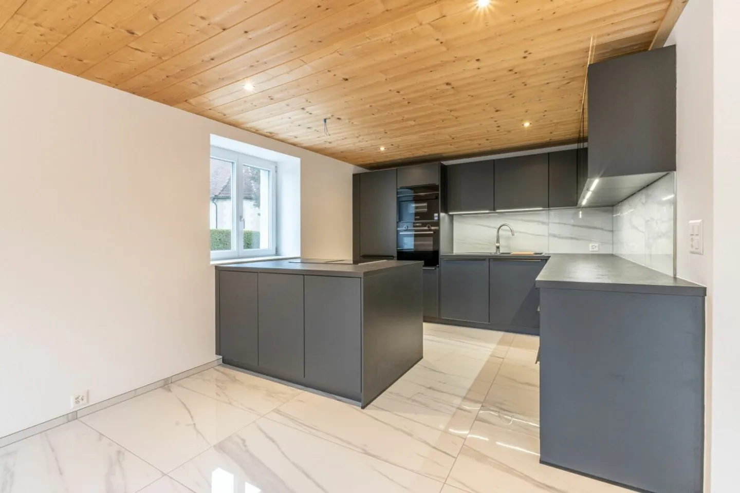 Renovated Family Home in Wängi - Photo 4 of 36