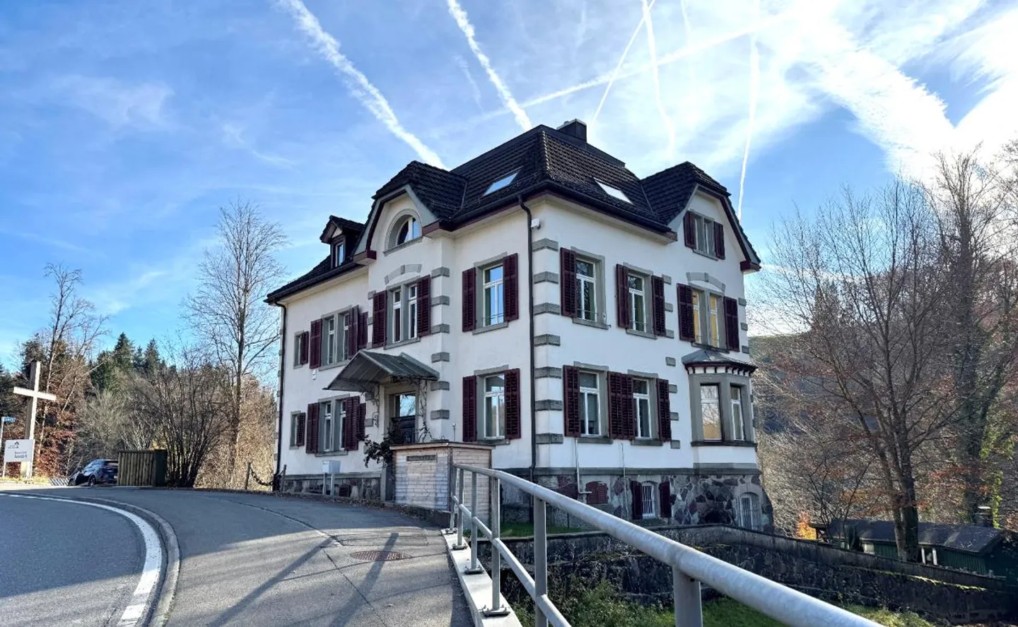 Villa - Photo 1 of 5