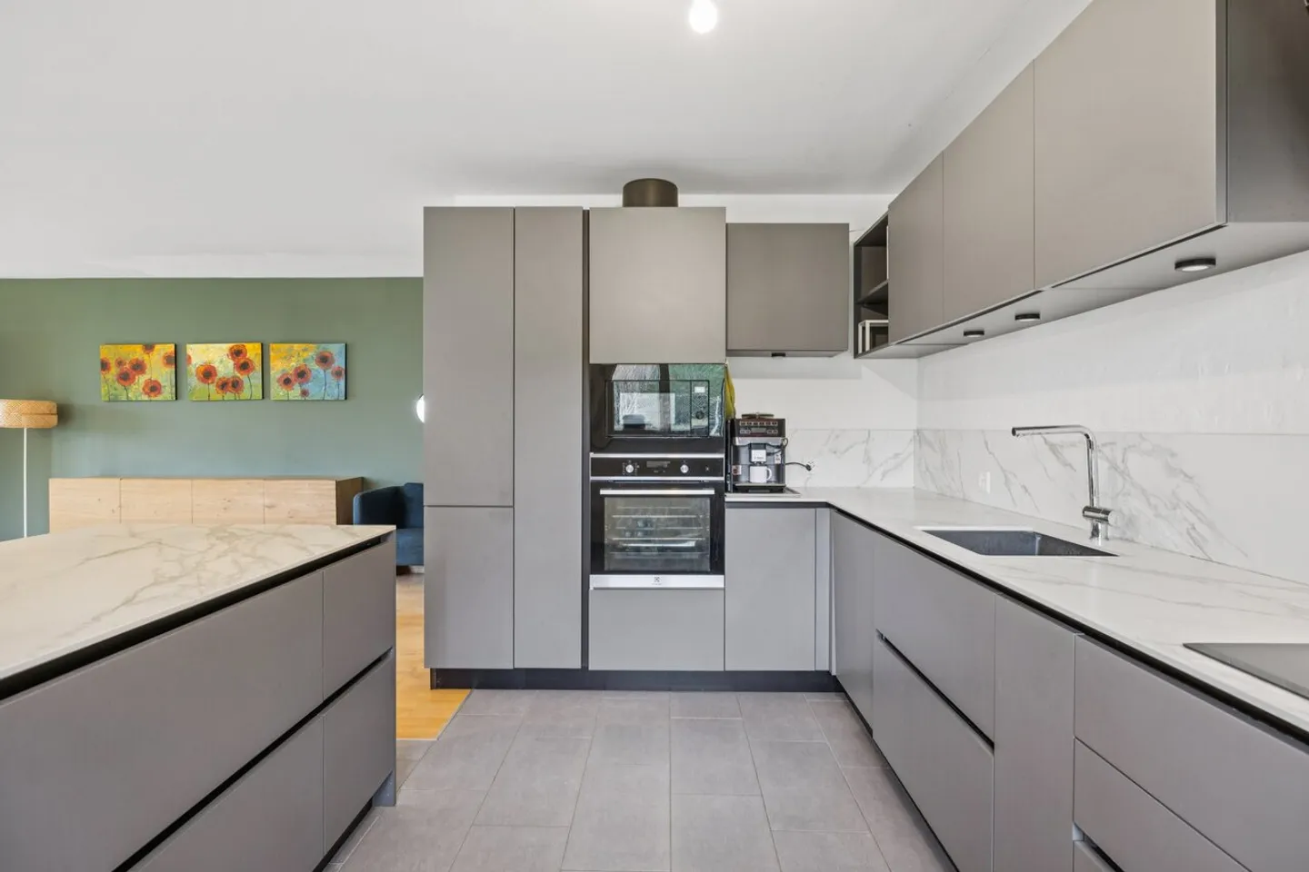 Superb Apartment with large private garden and large terrace - Photo 4 of 16