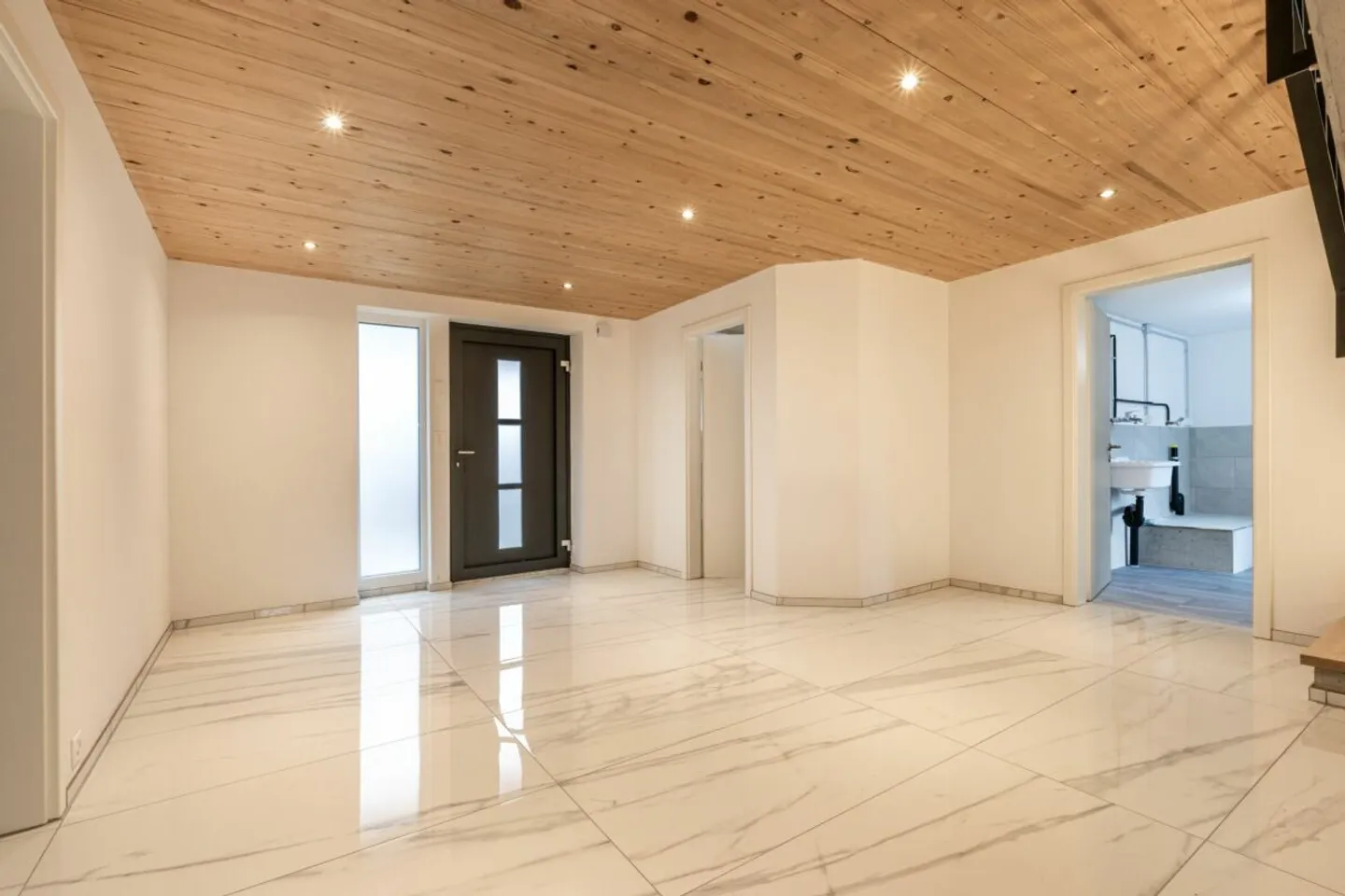 Renovated Family Home in Wängi - Photo 3 of 36