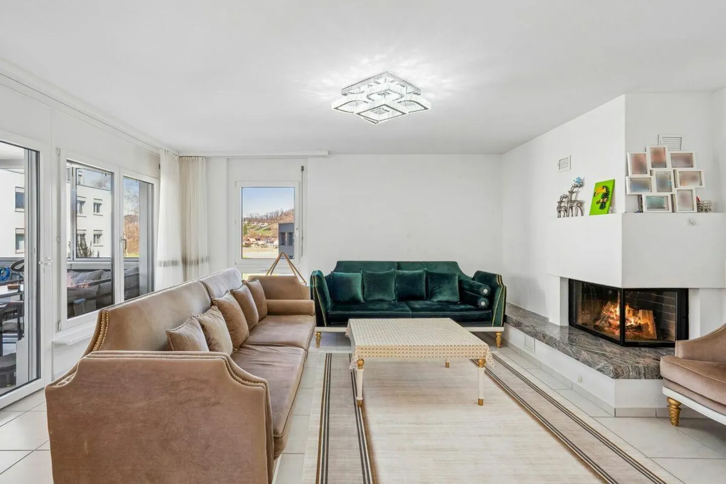 Votre nouveau chez-vous : 170 m² de confort de vie avec jardin d'hiver et cheminée - Photo 2 sur 14