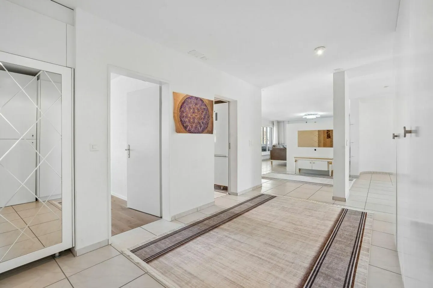 Votre nouveau chez-vous : 170 m² de confort de vie avec jardin d'hiver et cheminée - Photo 4 sur 14