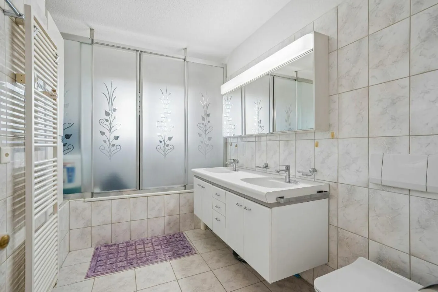 Votre nouveau chez-vous : 170 m² de confort de vie avec jardin d'hiver et cheminée - Photo 9 sur 14
