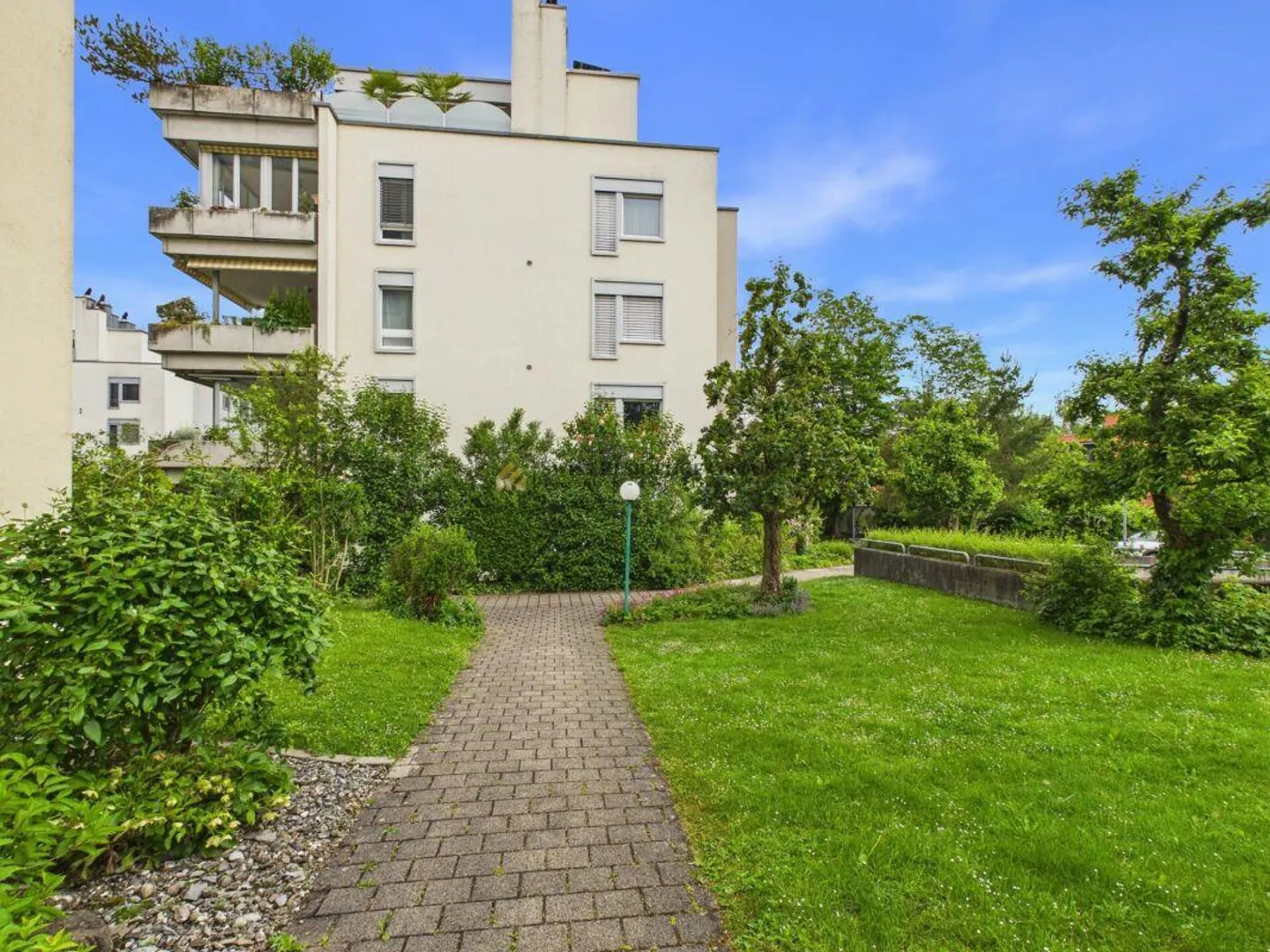 Votre nouveau chez-vous : 170 m² de confort de vie avec jardin d'hiver et cheminée - Photo 12 sur 14