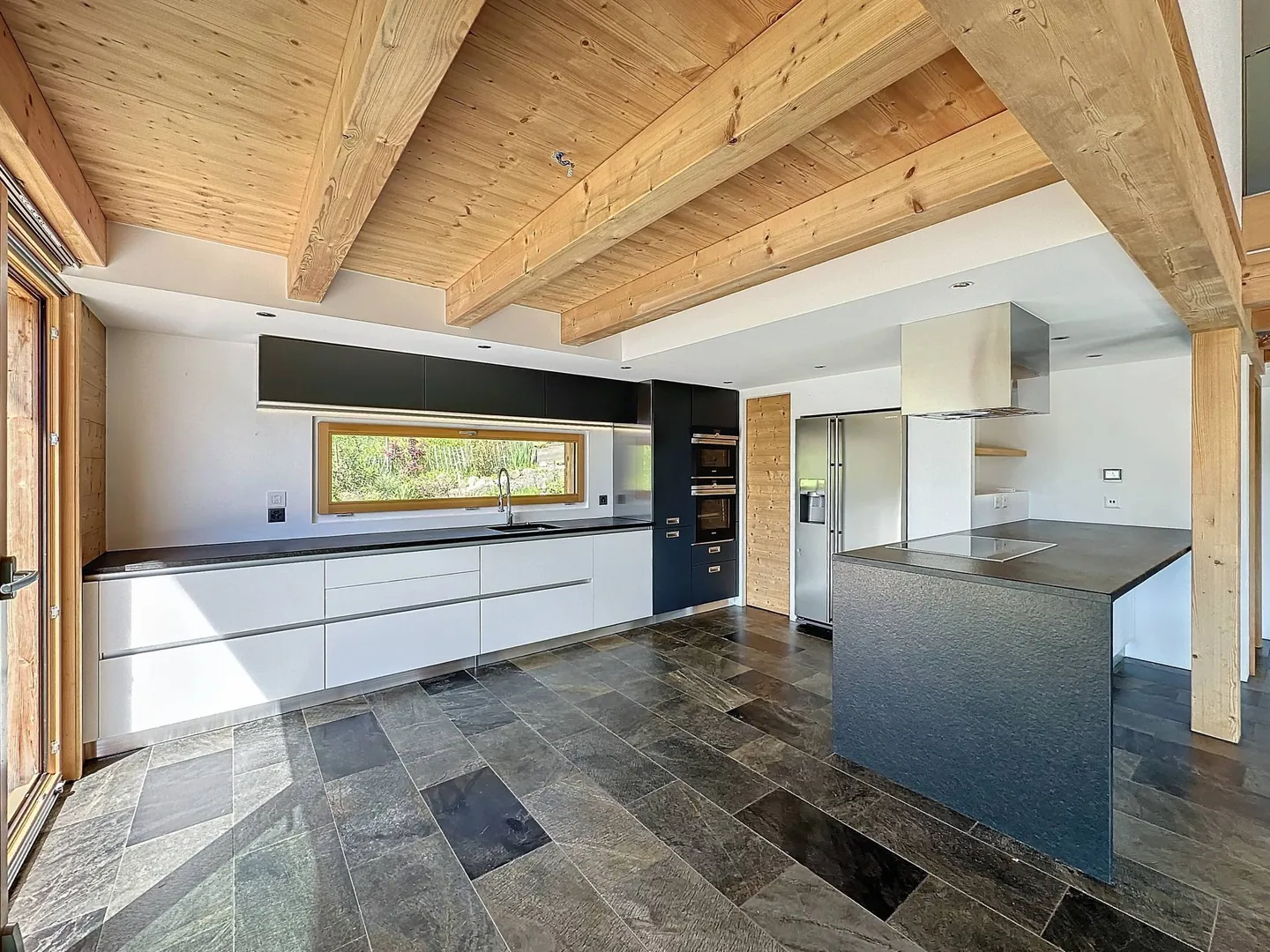 Chalet Magnificato con 7,5 Camere e Vista Mozzafiato sulle Montagne - Foto 5 di 13