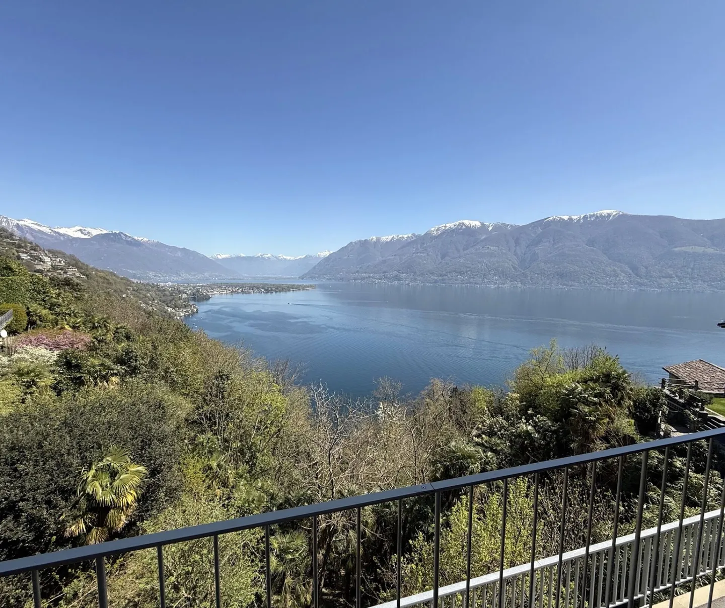 Zweifamilienhaus mit Seesicht in begehrter Lage von Ronco sopra Ascona - Foto 1 von 17