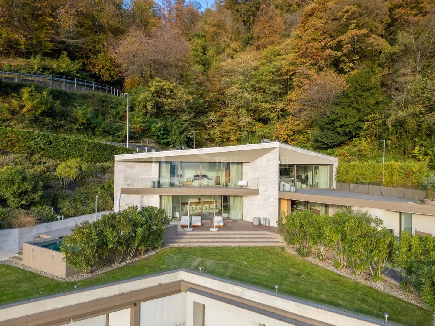 Exklusive Villa mit Seeblick - Foto 1 von 13