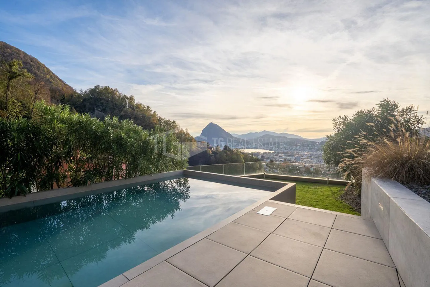 Exklusive Villa mit Seeblick - Foto 3 von 13