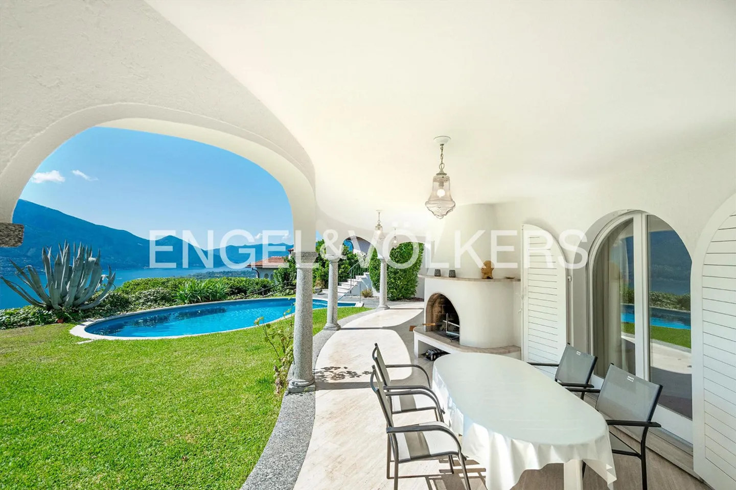 Exklusive Villa mit Seeblick - Foto 1 von 19