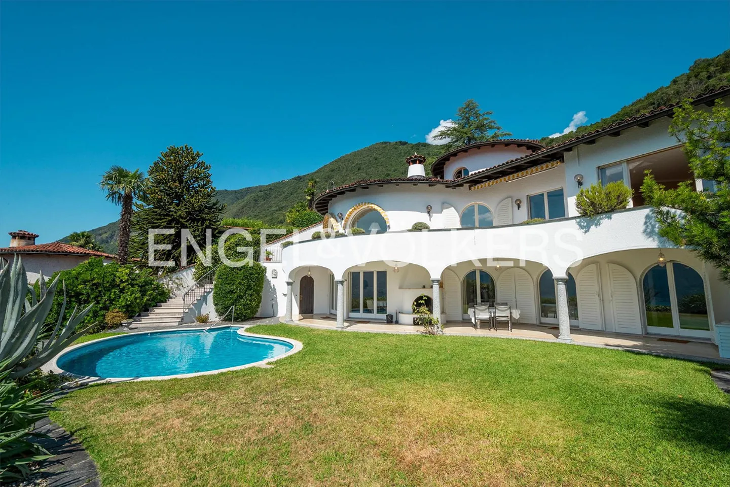 Exklusive Villa mit Seeblick - Foto 2 von 19