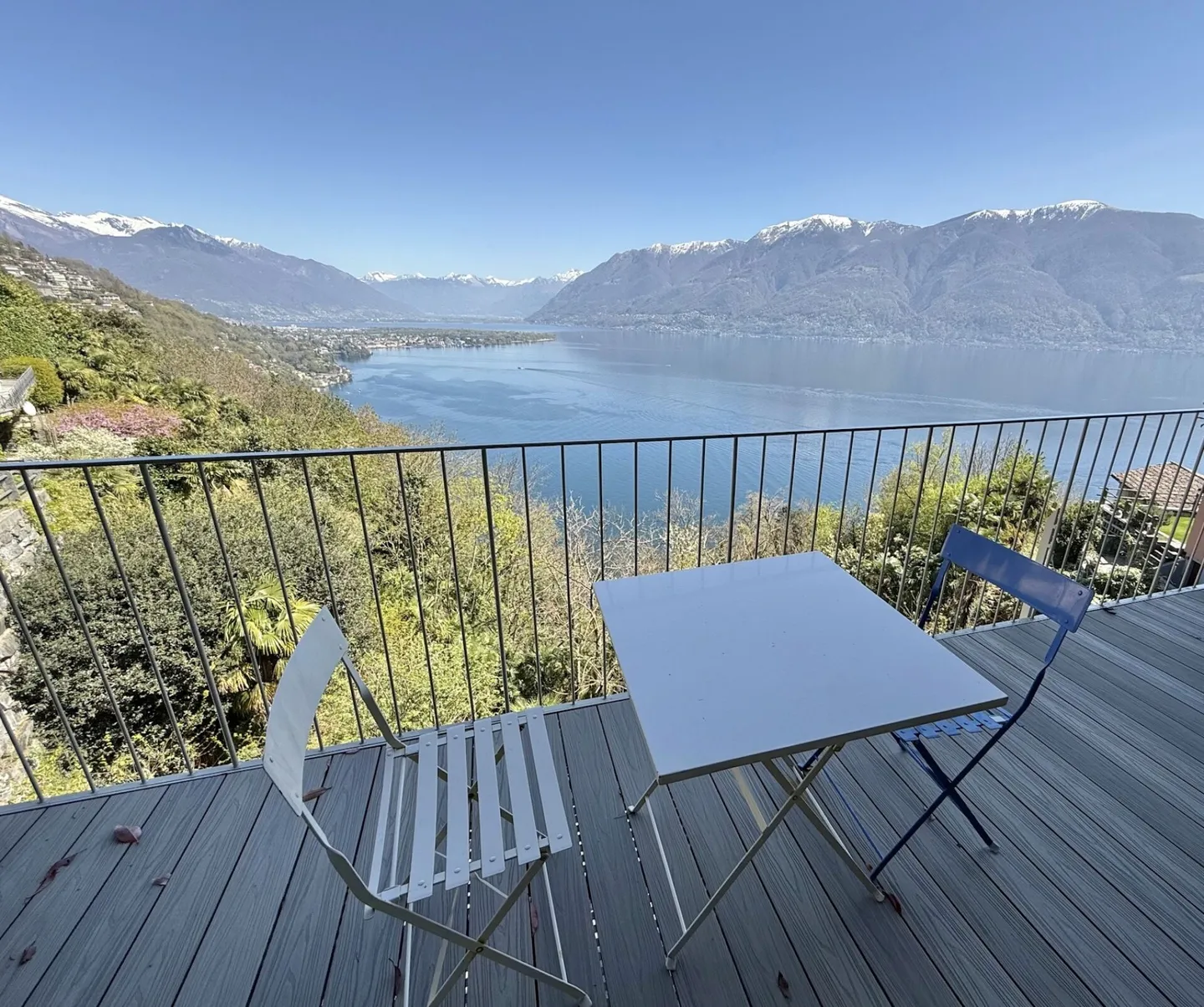 Zweifamilienhaus mit Seesicht in begehrter Lage von Ronco sopra Ascona - Foto 2 von 17