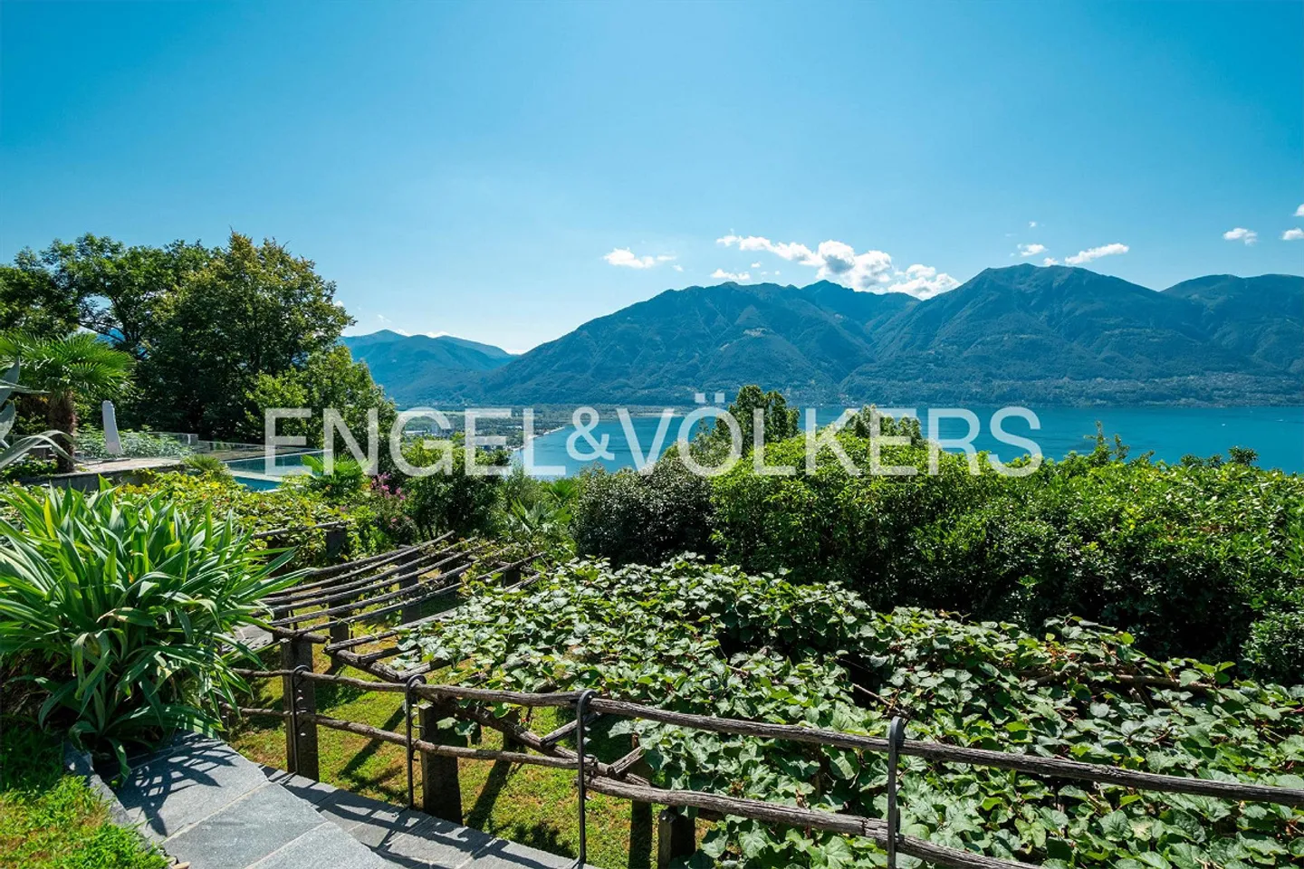 Exklusive Villa mit Seeblick - Foto 3 von 19