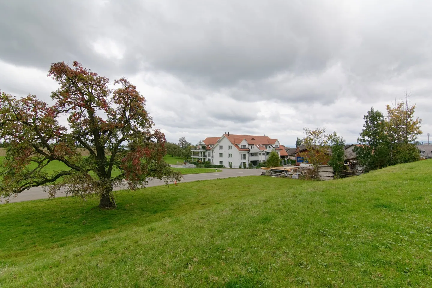 Terrain à bâtir pour maison multifamiliale - Photo 1 sur 4