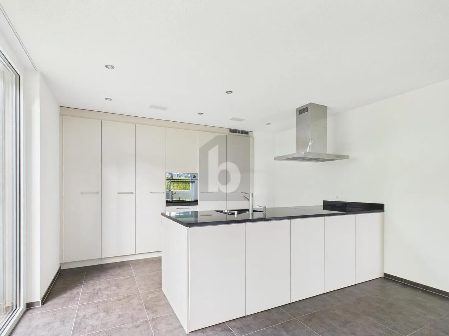 HAUTE QUALITÉ AVEC JARDIN ENSOLEILLÉ ! - Photo 3 sur 6