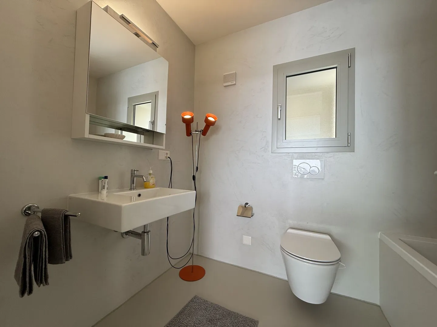 Zweifamilienhaus mit Seesicht in begehrter Lage von Ronco sopra Ascona - Foto 10 von 17