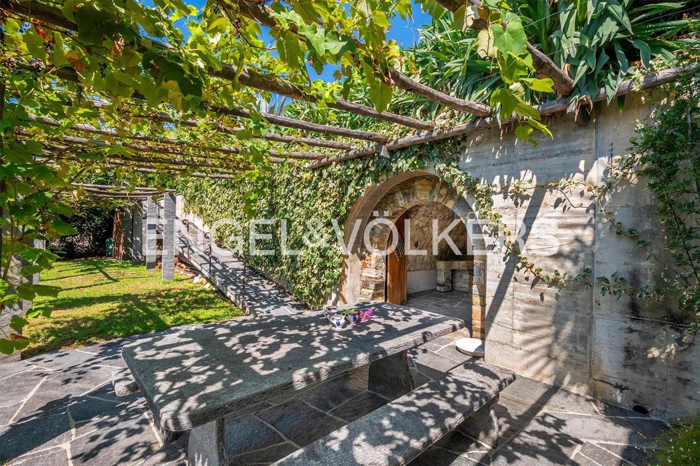 Exklusive Villa mit Seeblick - Foto 16 von 19